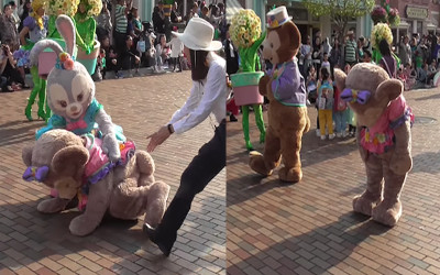 迪士尼玩偶「雪莉玫」在遊行中跳舞突然身體不適，硬撐「做出舞蹈後的鞠躬動作」秒昏倒