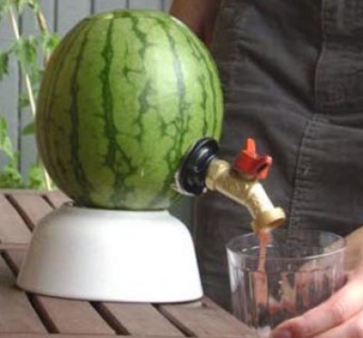 超讚    夏天必備，教你自製西瓜汁水龍頭