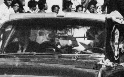 遇刺過程全記錄  甘乃迪總統遭槍手近距離爆頭…驚悚畫面讓人不寒而慄