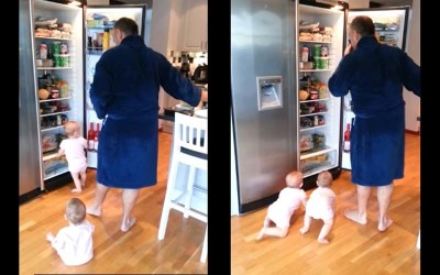 爸爸開冰箱準備做早餐，這對可愛雙胞胎就來「幫忙」這畫面簡直要融化了  好可愛