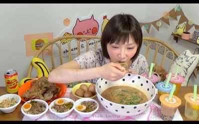 日本網紅試吃台灣夜市美食「雞排、麵線、滷肉飯...」讓她忍不住讚嘆「台灣不愧是美食王國」