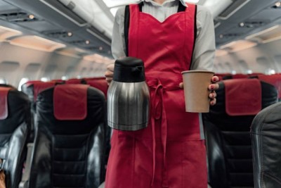 喝咖啡還是茶？空服員揭「航空公司不能說的秘密」：機組員都不敢喝